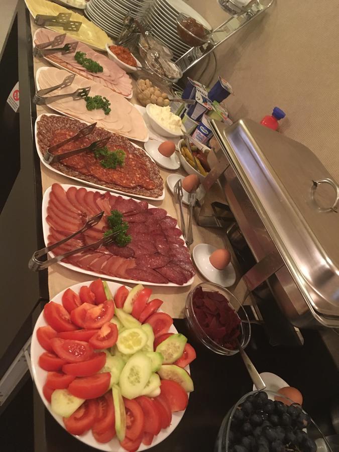 Garni Hotel Tema Nova Čačak Esterno foto
